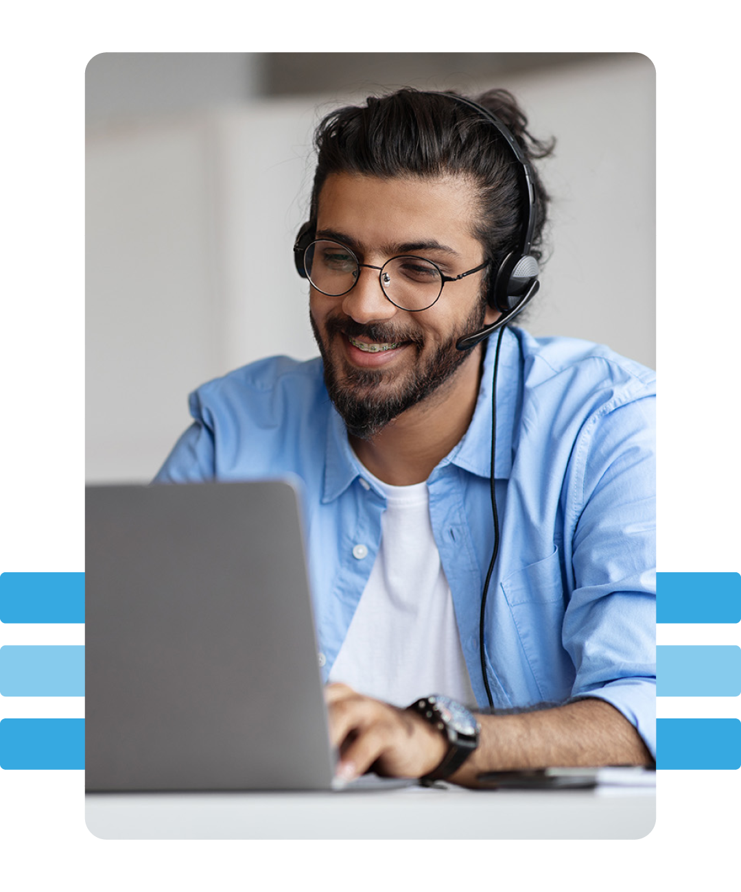 Image of an IT support professional talking on a headset